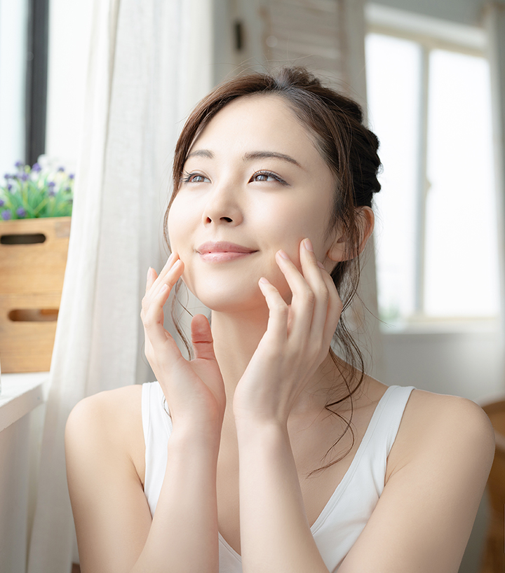 美容鍼は、顔に50以上存在するツボ（経絡）を美容鍼の治療をしていきます。